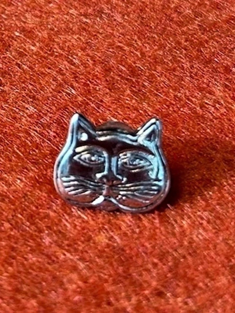 Laurel Burch single, silver cat face stud earrings, Like New